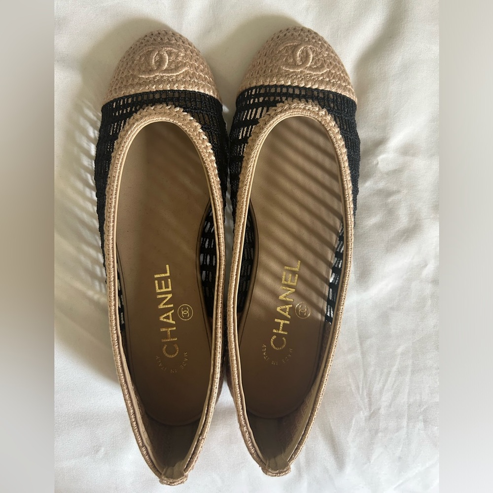 New Authentic Chanel Ballet flats crochet raffia size 36 in beige/black
